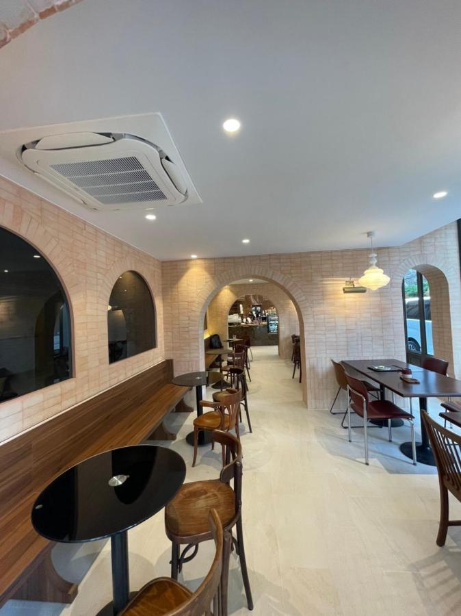 The Quarter Ploenchit By Uhg Apartment Bangkok Exterior photo